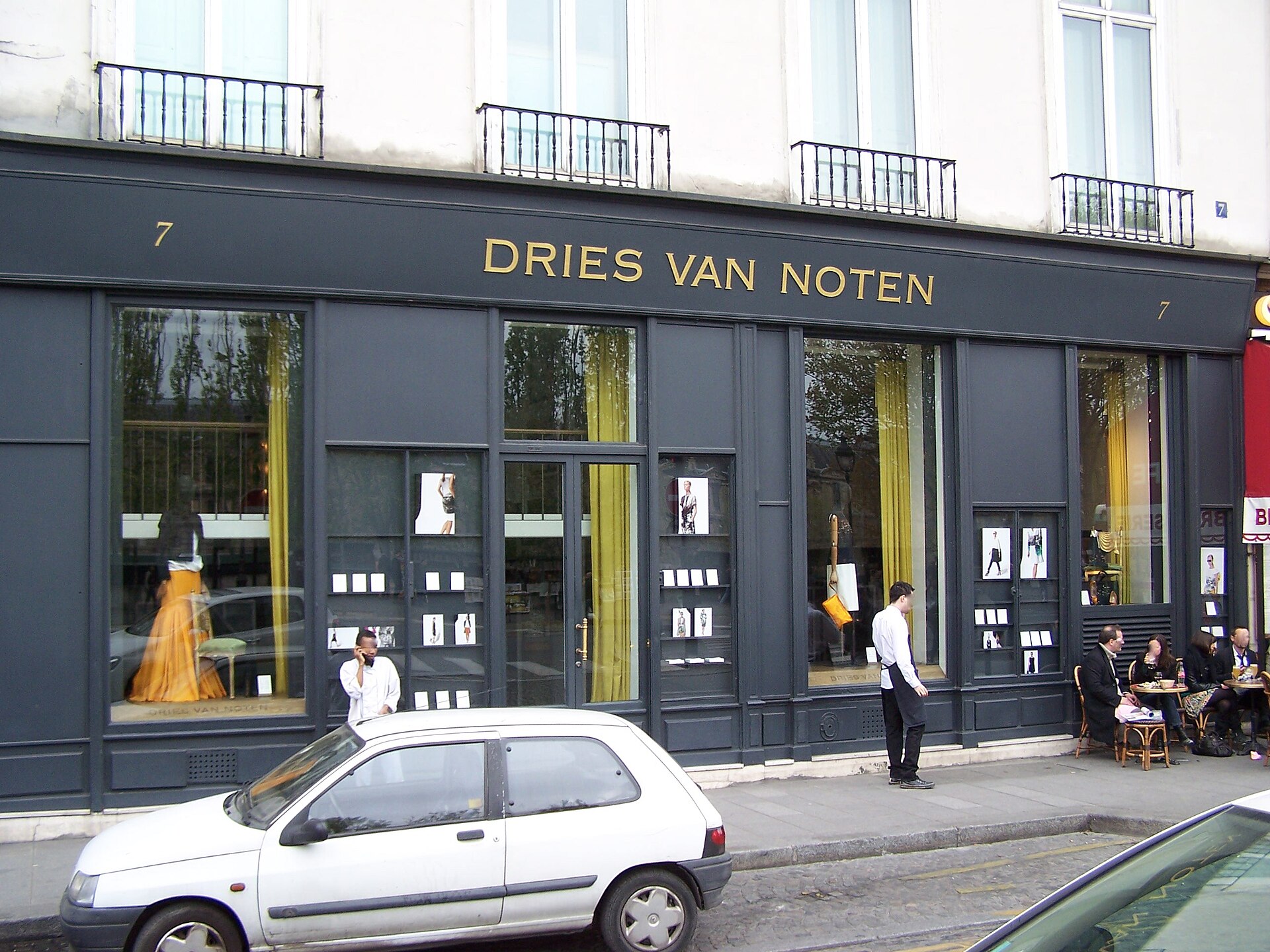 Dries Van Noten весна-лето 2027: Джулиан Клауснер и кинодивы